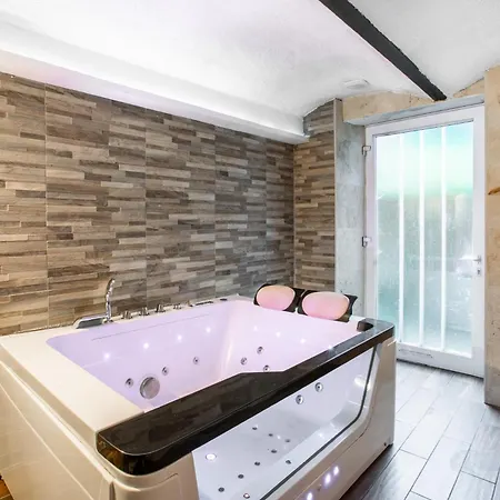 Zenora Loft Hot Tub & Arcade In Downtown מולהאוס