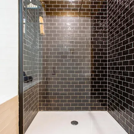 דירה Zenora Loft Hot Tub & Arcade In Downtown מולהאוס