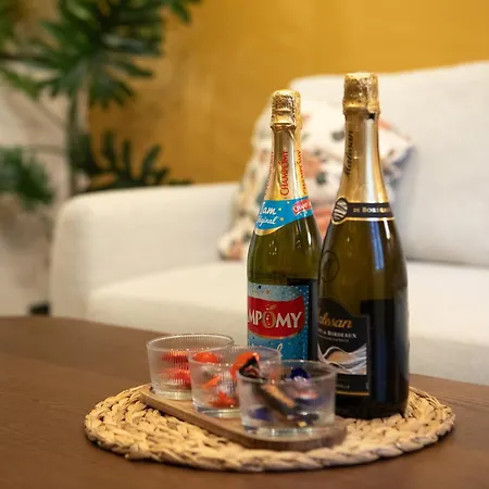 Zenora Loft Hot Tub & Arcade In Downtown Apartmán Mylhúzy